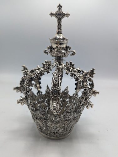 Amazing-Handmade-Crown